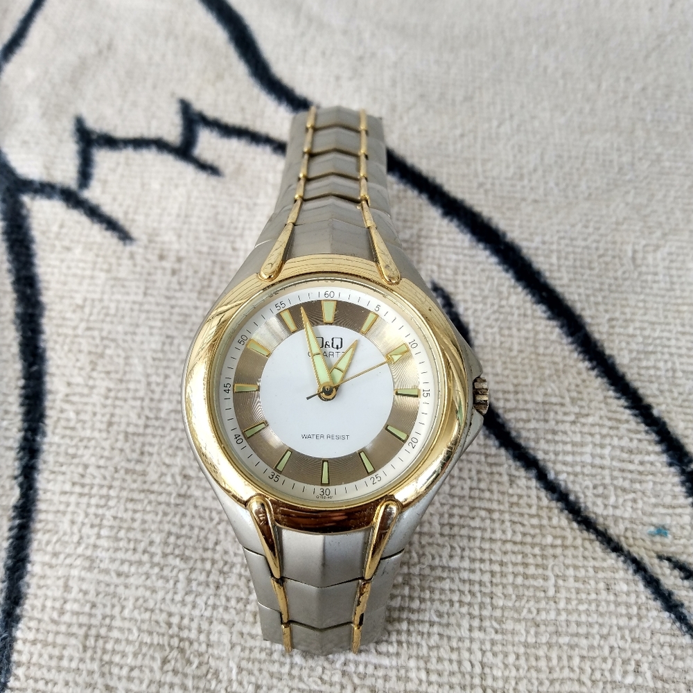 Q&Q Base Metal Bezel Watch